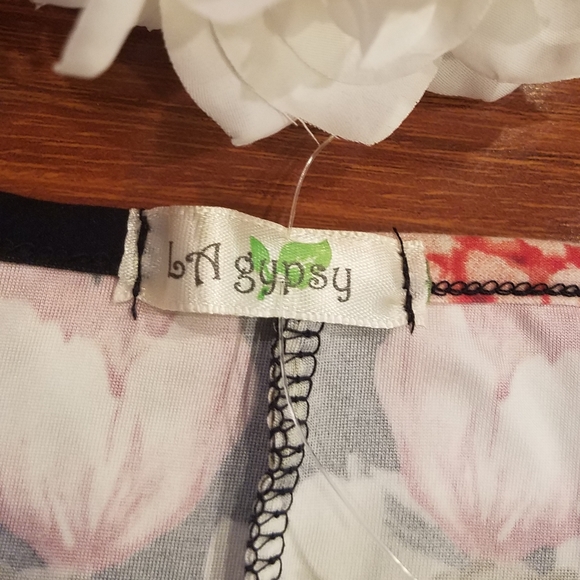 LA Gypsy Vneck Top Size 2X - Picture 2 of 5